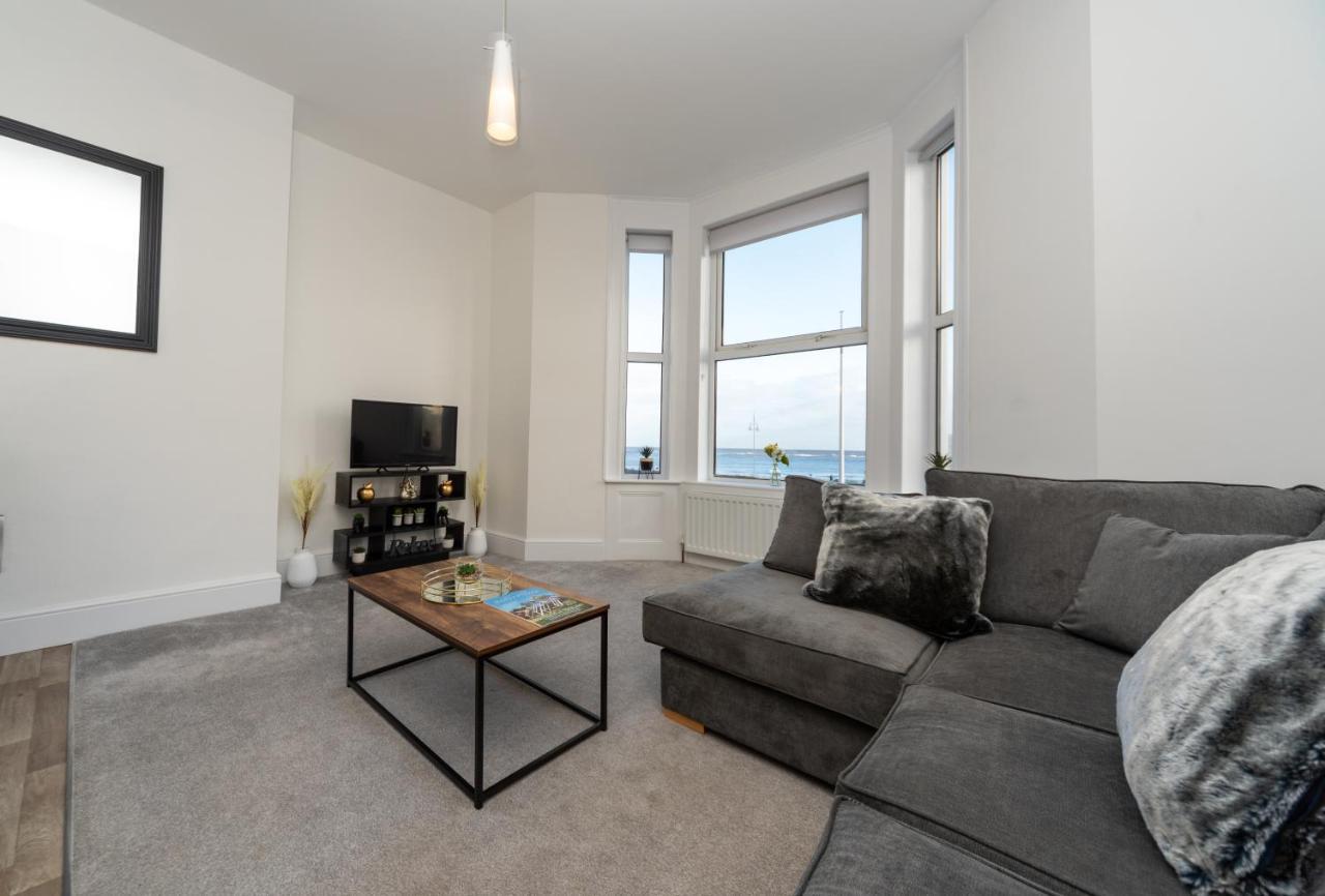 Sea Views Stunning 2 Bedroom Apartment # โลเวสทอฟต์ ภายนอก รูปภาพ